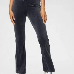 KangaROOS Jazzpants aus weichem Nicky-Samt mit collem Nieten-Logo - NEUE KOLLEKTION Schwarz, Marine