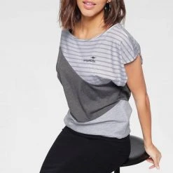 KangaROOS 2-in-1-Kleid (2-tlg) in sommerlicher zweiteiliger Kombination Kleid und Shirt Grau-weiß-gestreift | schwarz, Marine-koralle-gestreift | marine, Royalblau-rot-weiß | hellgrau-meliert, Blau-rosa 26 KangaROOS 2-in-1-Kleid (2-tlg) in sommerlicher zweiteiliger Kombination Kleid und Shirt Grau-weiß-gestreift | schwarz, Marine-koralle-gestreift | marine, Royalblau-rot-weiß | hellgrau-meliert, Blau-rosa -KANGAROOS Verkäufe 36936112