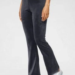 KangaROOS Jazzpants aus weichem Nicky-Samt mit collem Nieten-Logo - NEUE KOLLEKTION Schwarz, Marine 17 KangaROOS Jazzpants aus weichem Nicky-Samt mit collem Nieten-Logo - NEUE KOLLEKTION Schwarz, Marine -KANGAROOS Verkäufe 399eb146 1687 5b7a 85a7 dd1a2ee6d71f