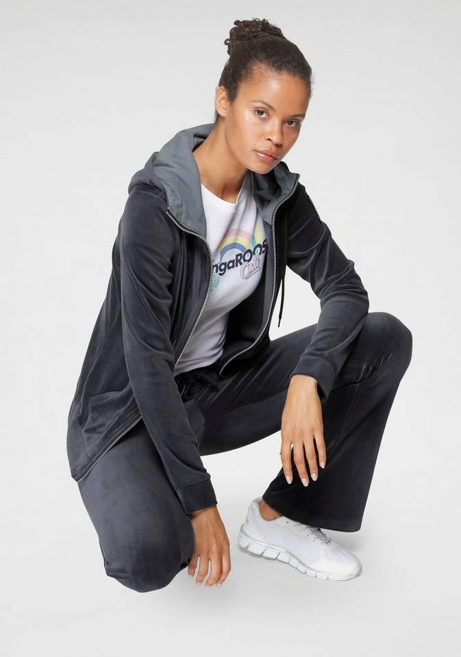 KangaROOS Jazzpants aus weichem Nicky-Samt mit collem Nieten-Logo - NEUE KOLLEKTION Schwarz, Marine 9 KangaROOS Jazzpants aus weichem Nicky-Samt mit collem Nieten-Logo - NEUE KOLLEKTION Schwarz, Marine – Bild 9