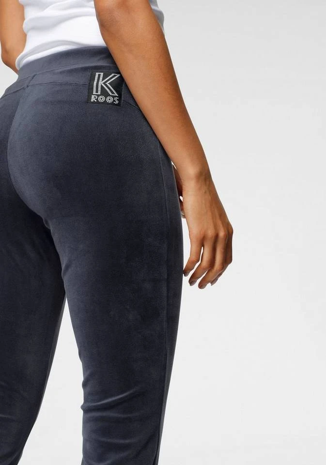 KangaROOS Jazzpants aus weichem Nicky-Samt mit collem Nieten-Logo - NEUE KOLLEKTION Schwarz, Marine 3 KangaROOS Jazzpants aus weichem Nicky-Samt mit collem Nieten-Logo - NEUE KOLLEKTION Schwarz, Marine – Bild 3